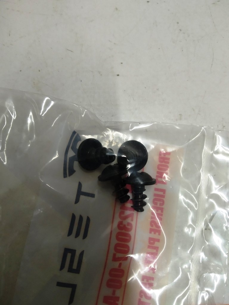 Шуруп крепления номерного знака Tesla model 3, model Y 1123007-00-A